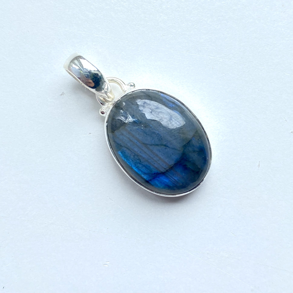 Pendant oval labradorite sterling silver